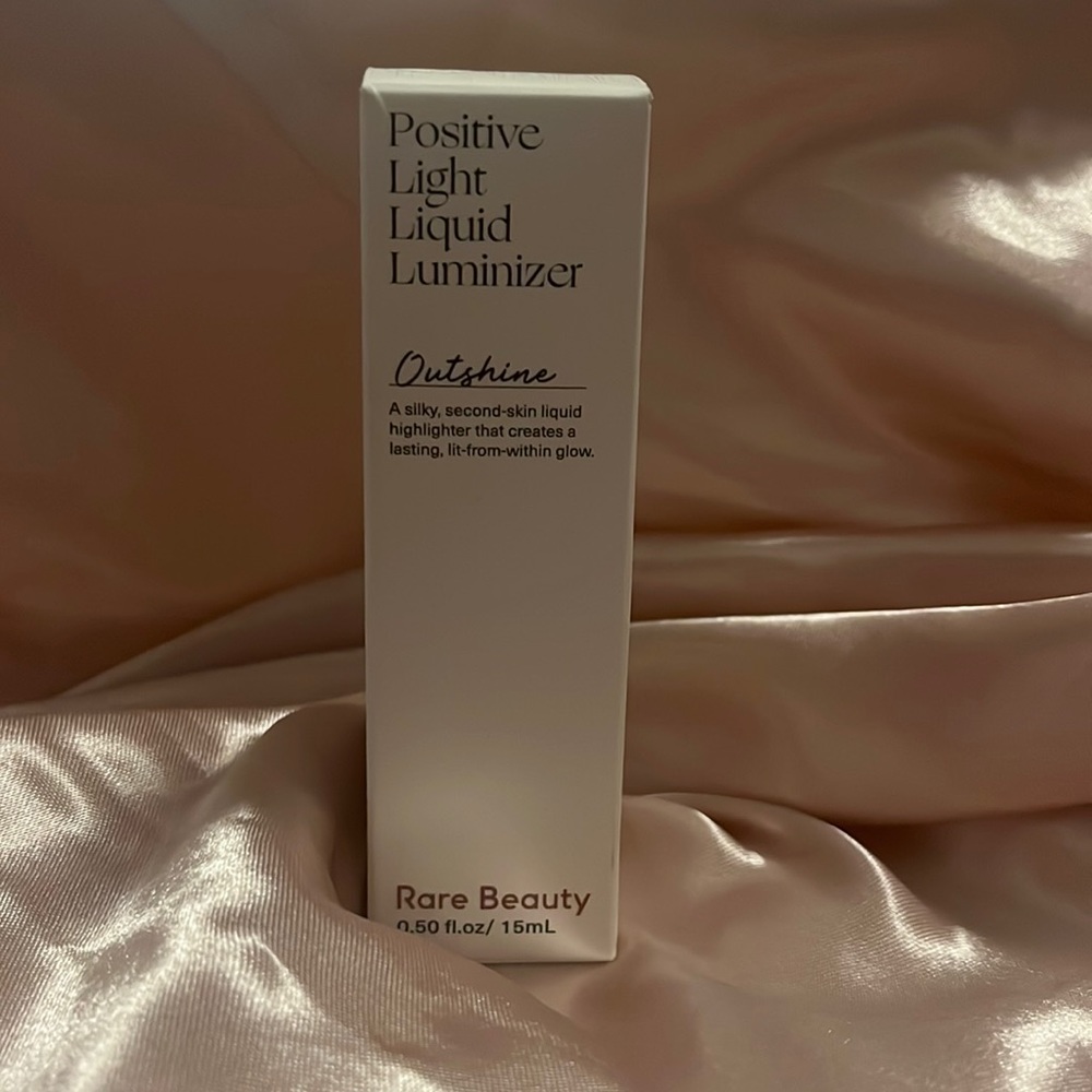 Rare Beauty NIB Positive Light Liquid Luminizer in Outshine